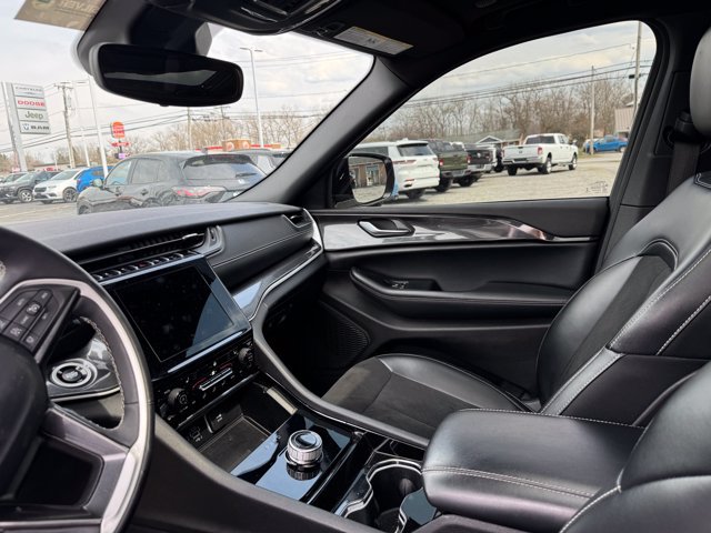 Used 2023 Jeep Grand Cherokee Altitude AWD/4WD image 24