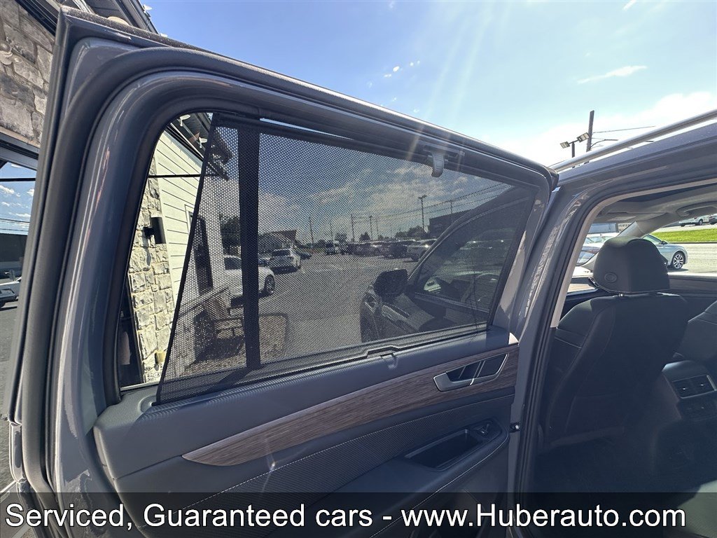 Used 2025 Volkswagen Atlas SEL AWD/4WD image 19