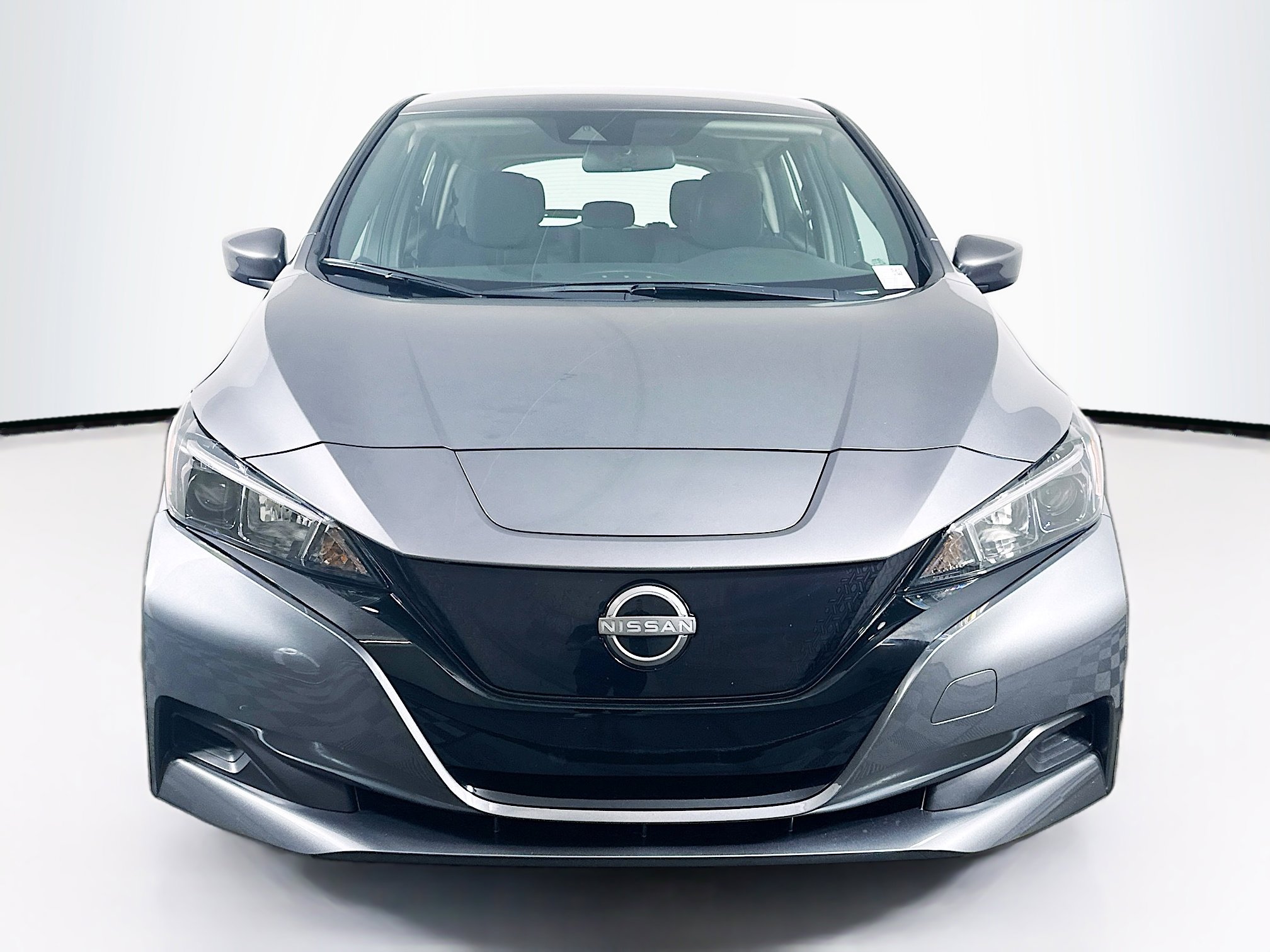 Used 2023 Nissan Leaf S image 2