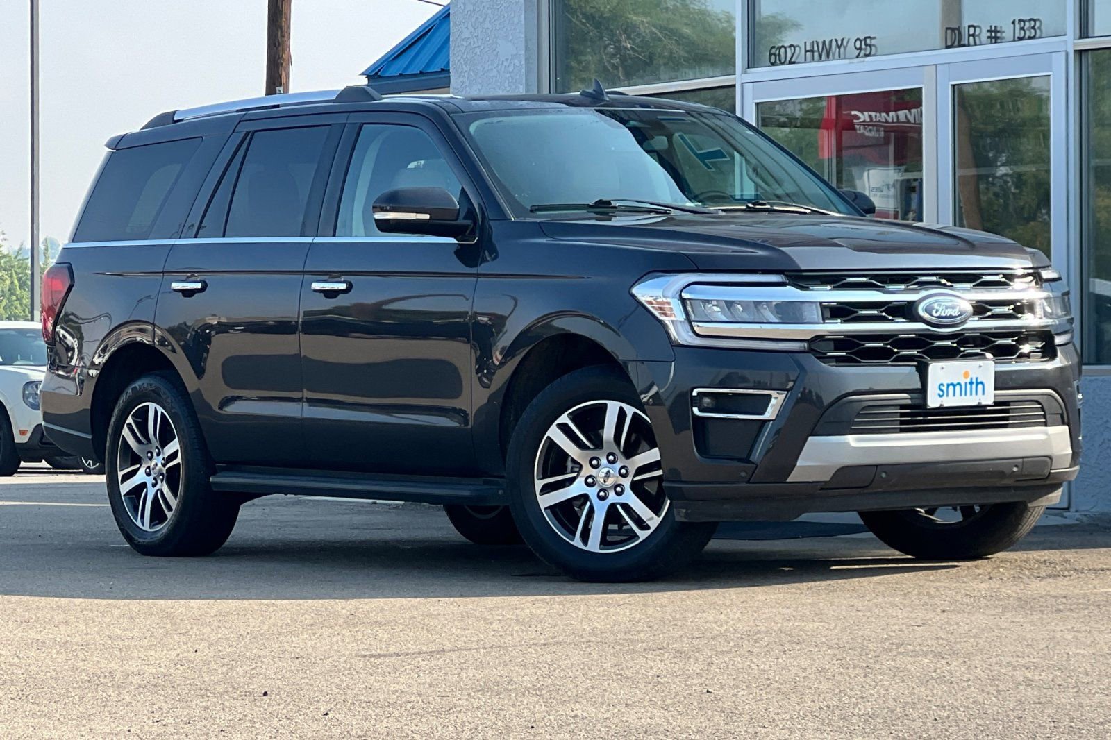 Used 2024 Ford Expedition Limited image 2
