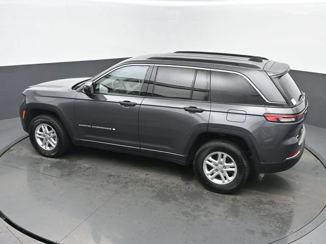 Used 2024 Jeep Grand Cherokee Laredo AWD/4WD image 40