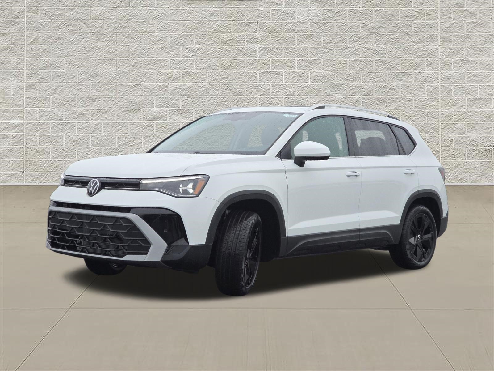 New 2026 Volkswagen Taos SE FWD image 3