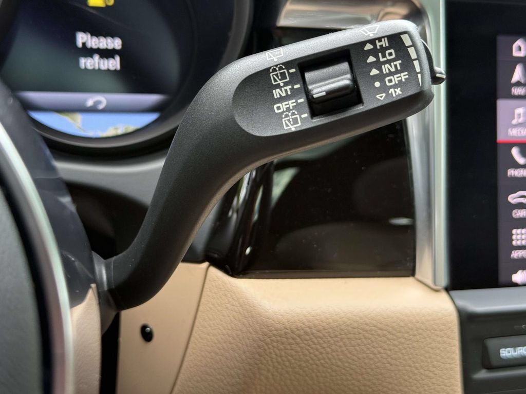 Used 2019 Porsche Macan AWD/4WD image 27
