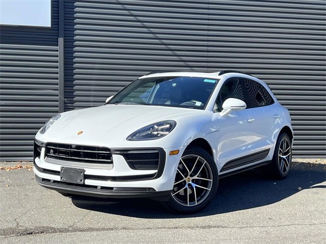 Certified 2022 Porsche Macan image 1