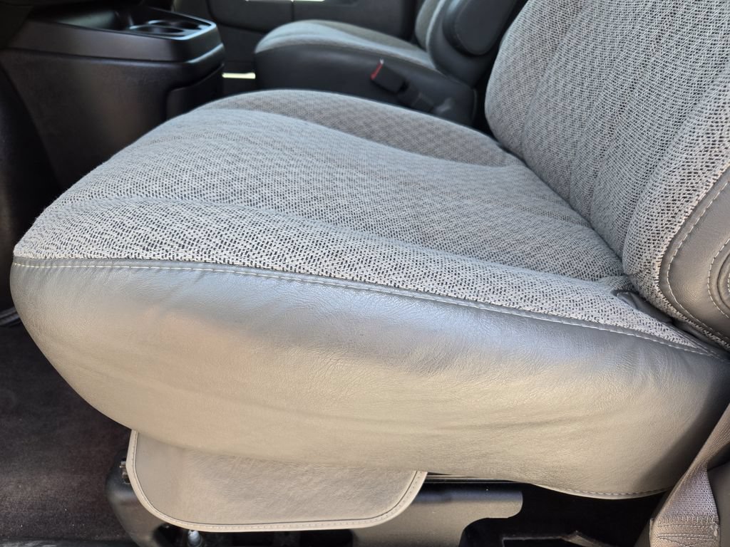 Used 2025 Chevrolet Express 3500 LS RWD image 25