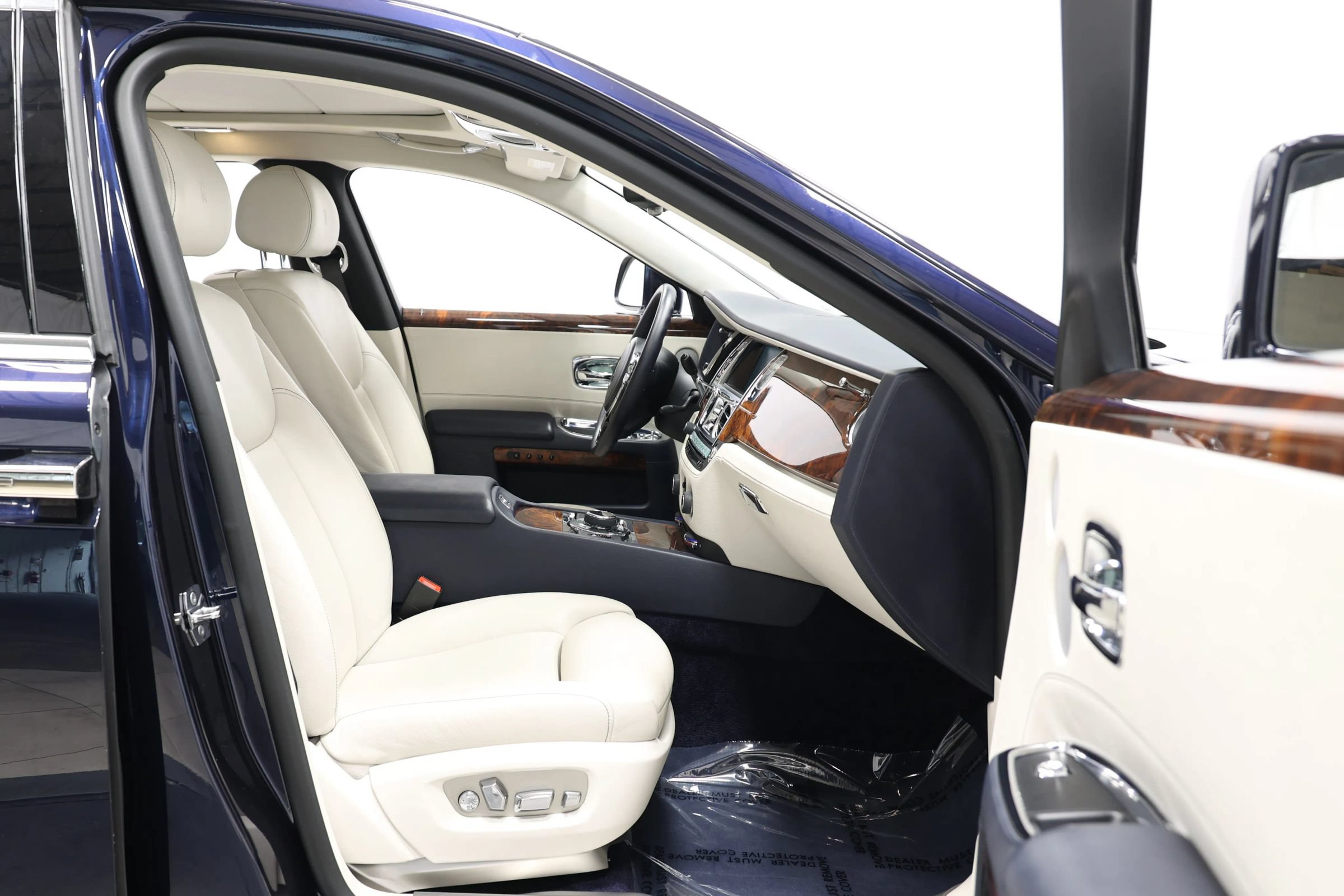 Used 2015 Rolls-Royce Ghost RWD image 92