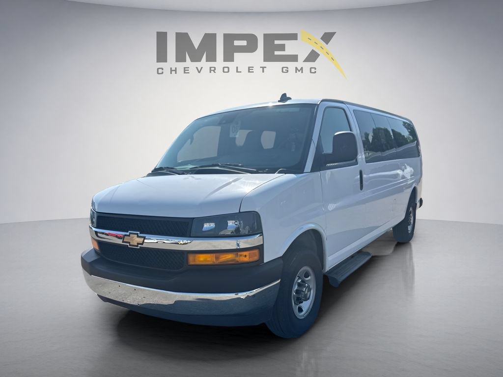 Used 2025 Chevrolet Express 3500 LT w/ LT Preferred Equipment Group RWD image 6