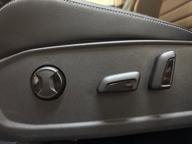 Certified 2023 Volkswagen Jetta SE w/ Panoramic Sunroof Package image 14