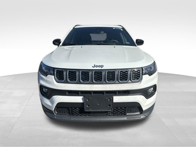 Used 2025 Jeep Compass Latitude w/ Sun & Sound Group AWD/4WD image 2