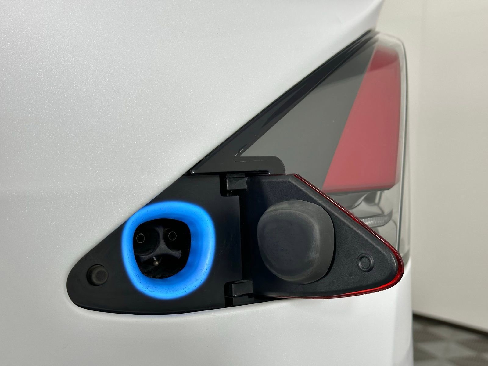 Used 2021 Tesla Model X Performance image 31