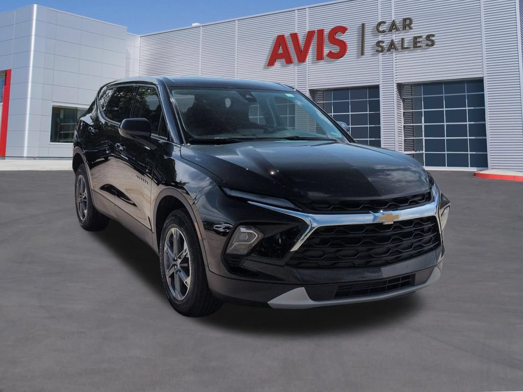 Used 2025 Chevrolet Blazer LT AWD/4WD image 3