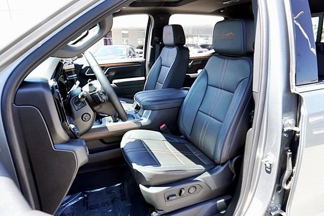 Used 2024 Chevrolet Silverado 1500 High Country w/ High Country Premium Package AWD/4WD image 23