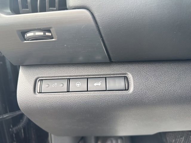 Used 2025 Nissan Pathfinder SL AWD/4WD image 13