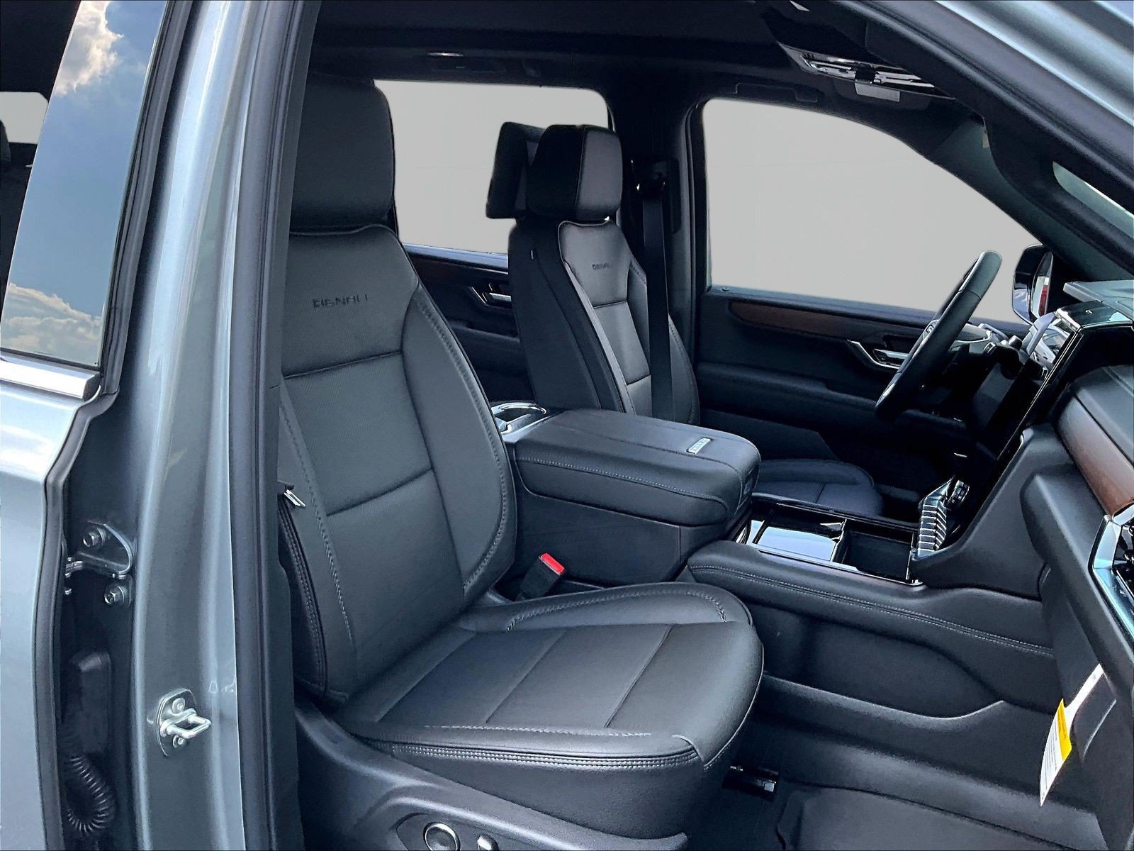 New 2026 GMC Yukon XL Denali w/ Denali Reserve Package AWD/4WD image 19
