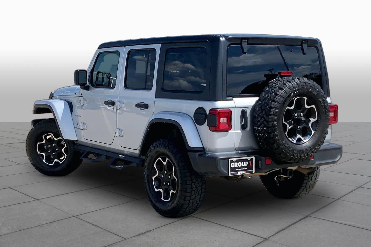 Used 2023 Jeep Wrangler Unlimited Sahara AWD/4WD image 11