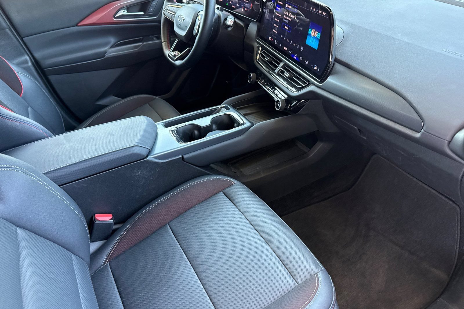 Used 2024 Chevrolet Equinox EV RS FWD image 24
