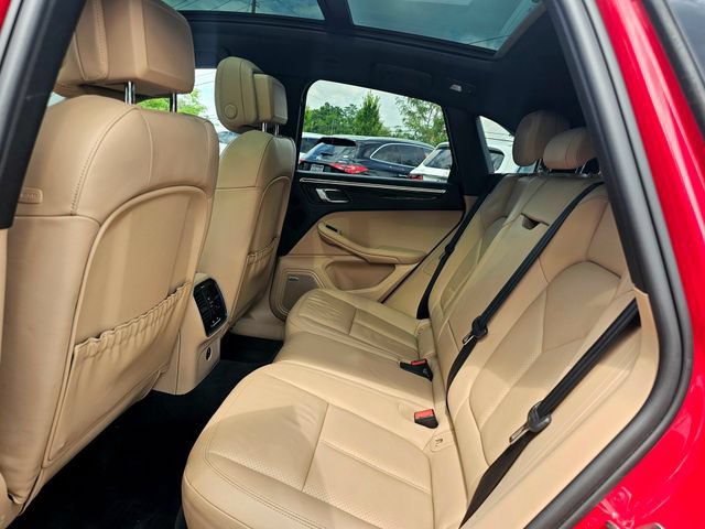 Used 2022 Porsche Macan AWD/4WD image 23