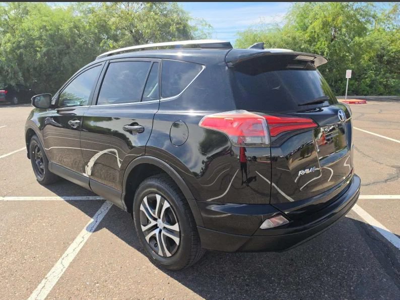 Used 2016 Toyota RAV4 LE FWD image 3