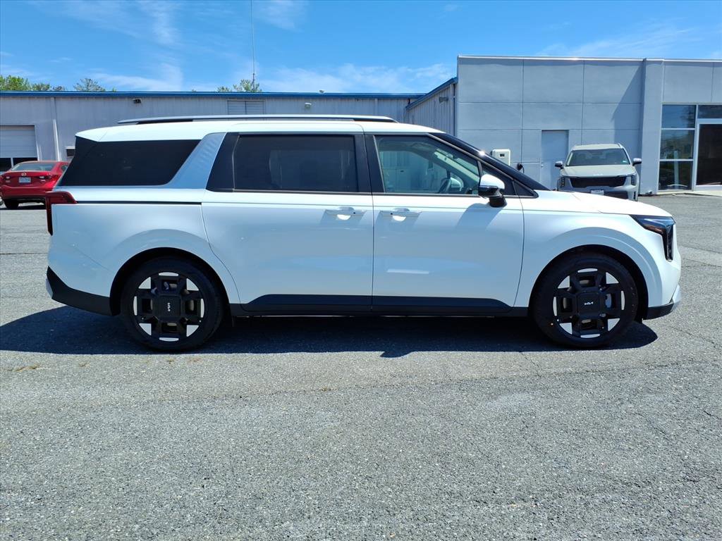 New 2026 Kia Carnival EX FWD image 3