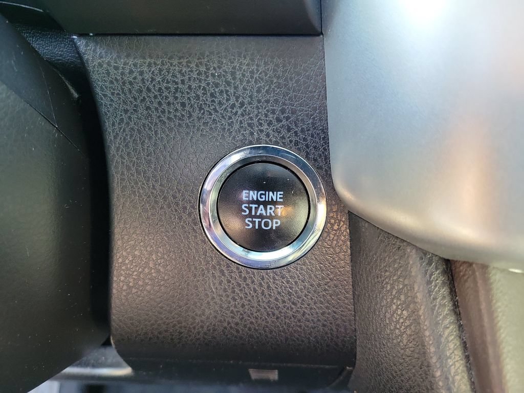 Used 2019 Toyota Highlander XLE FWD image 35