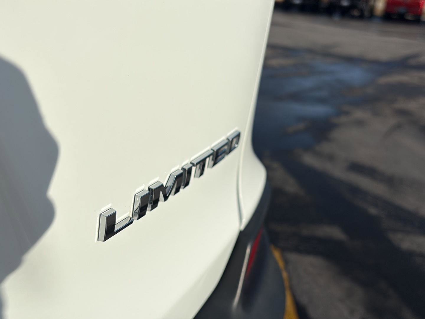 Used 2019 Jeep Cherokee Limited image 7