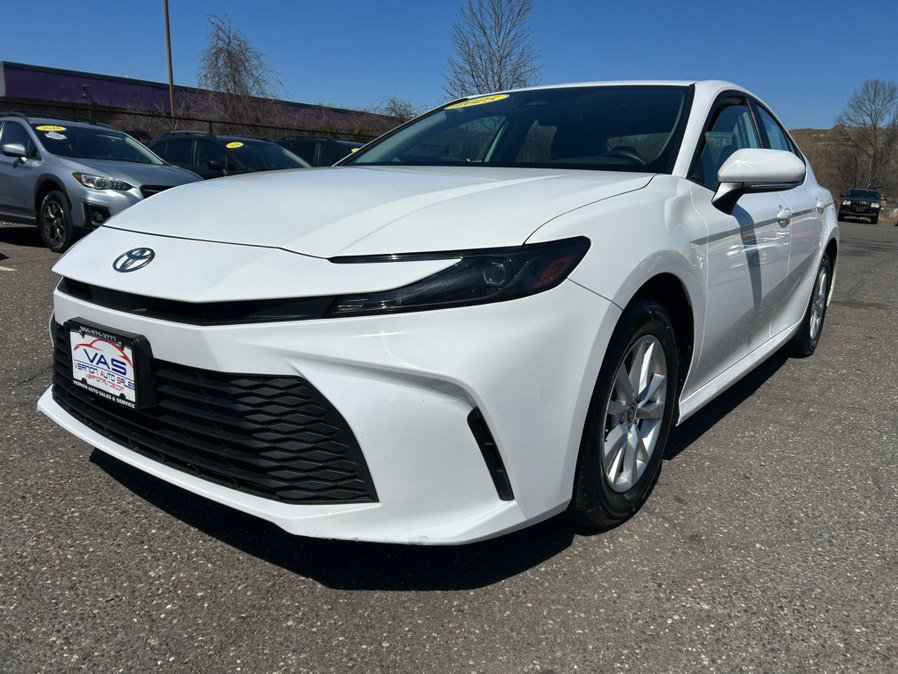 Used 2025 Toyota Camry LE FWD image 1