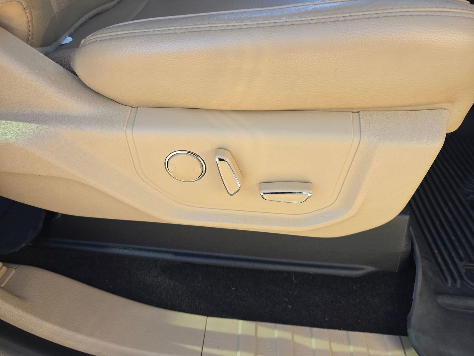 Used 2015 Ford F150 Lariat image 31