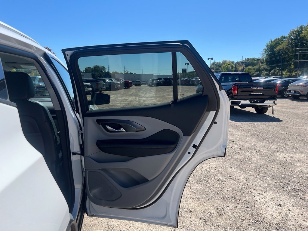 Used 2023 GMC Terrain SLT FWD image 31