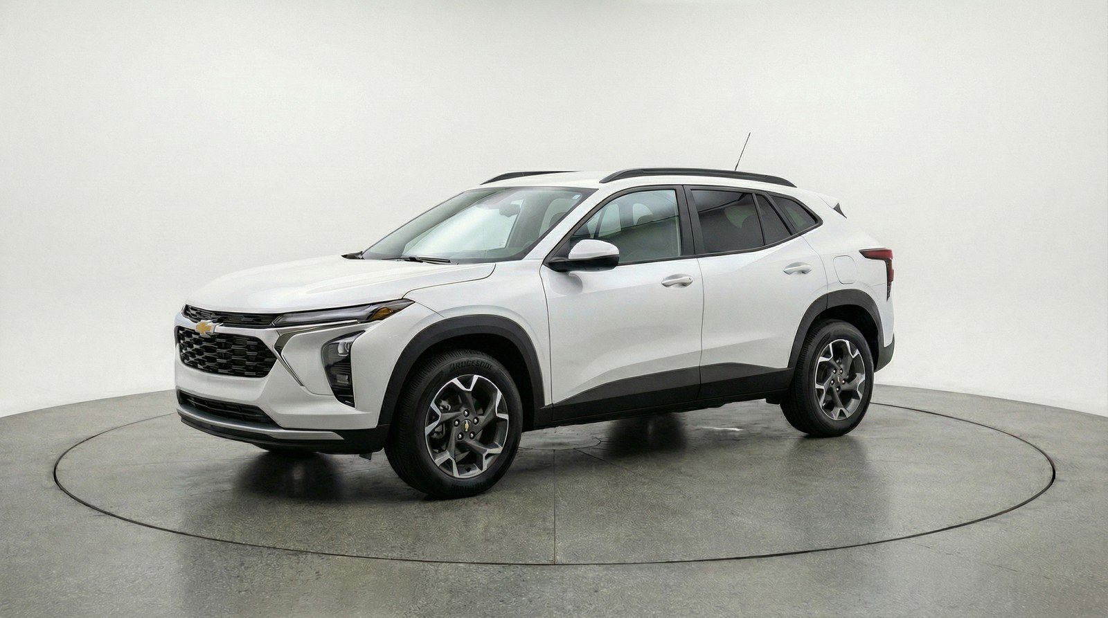 Used 2025 Chevrolet Trax LT image 2