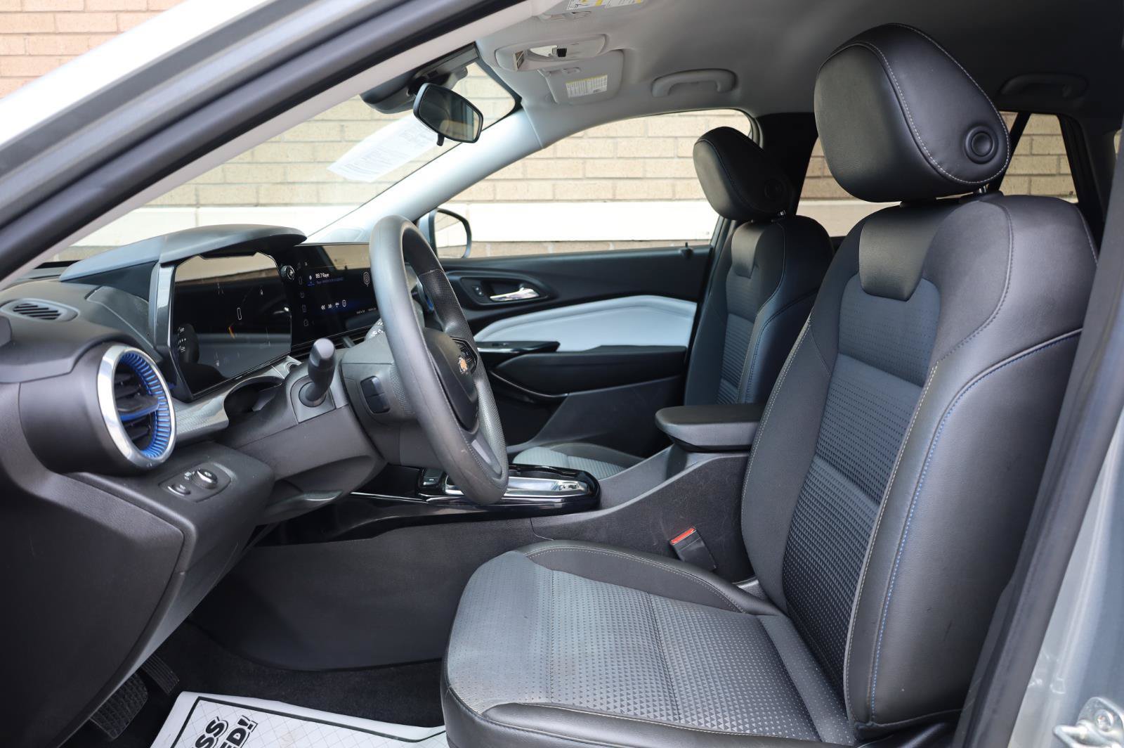 Used 2024 Chevrolet Trax LT FWD image 17