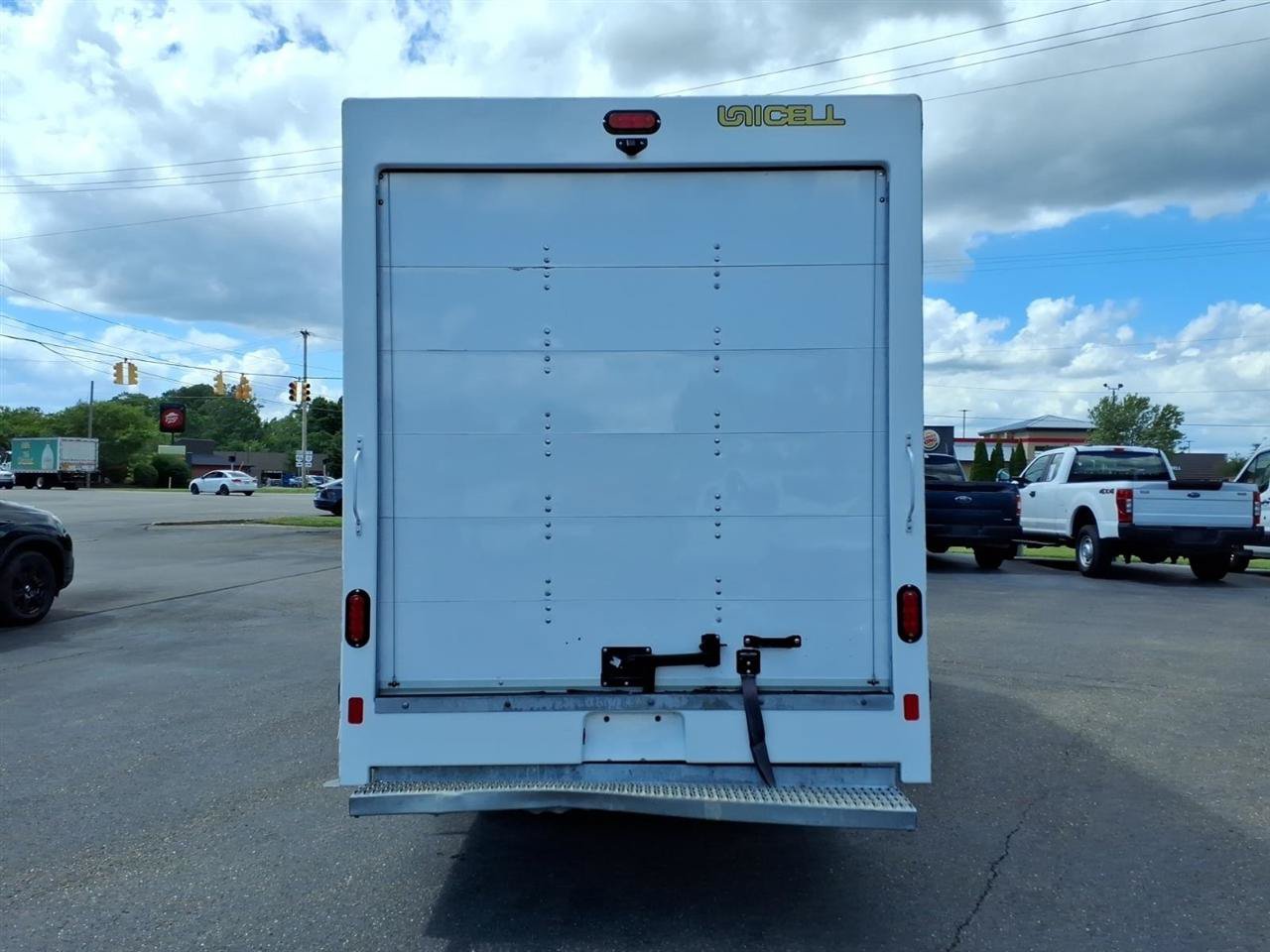 Used 2023 GMC Savana 3500 w/ Power Convenience Package RWD image 6