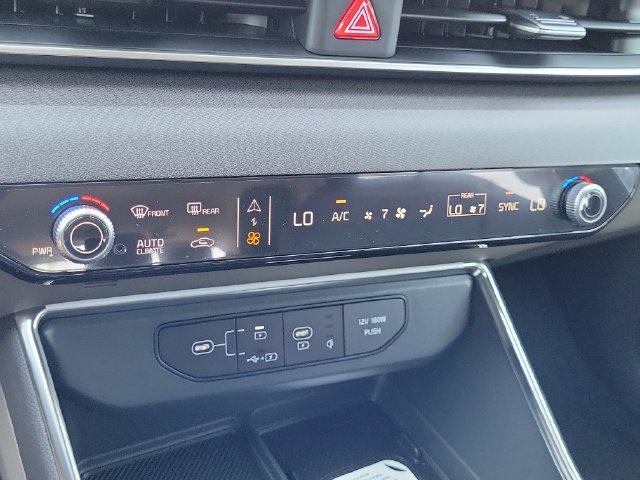 New 2027 Kia Carnival EX FWD image 36