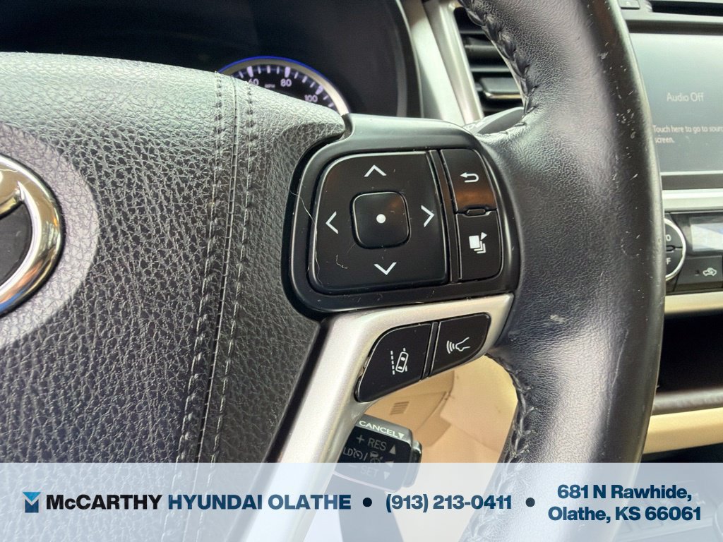 Used 2017 Toyota Highlander XLE w/ Protection Package #3 AWD/4WD image 27