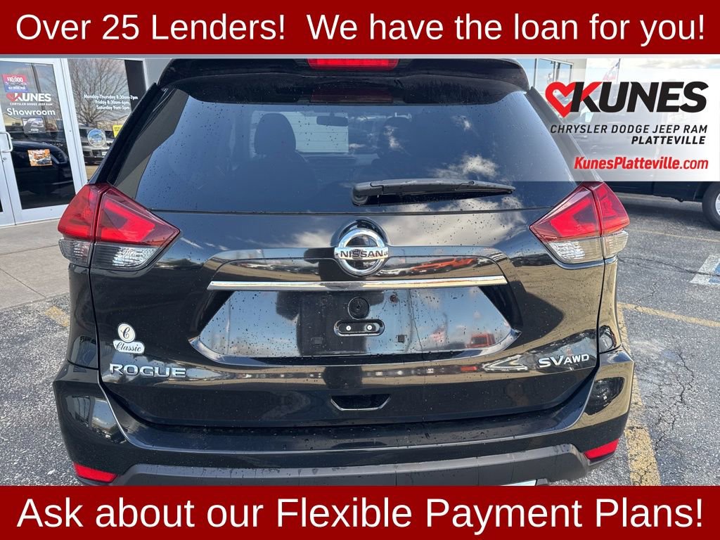 Used 2017 Nissan Rogue SV w/ Sun & Sound Touring Package image 4