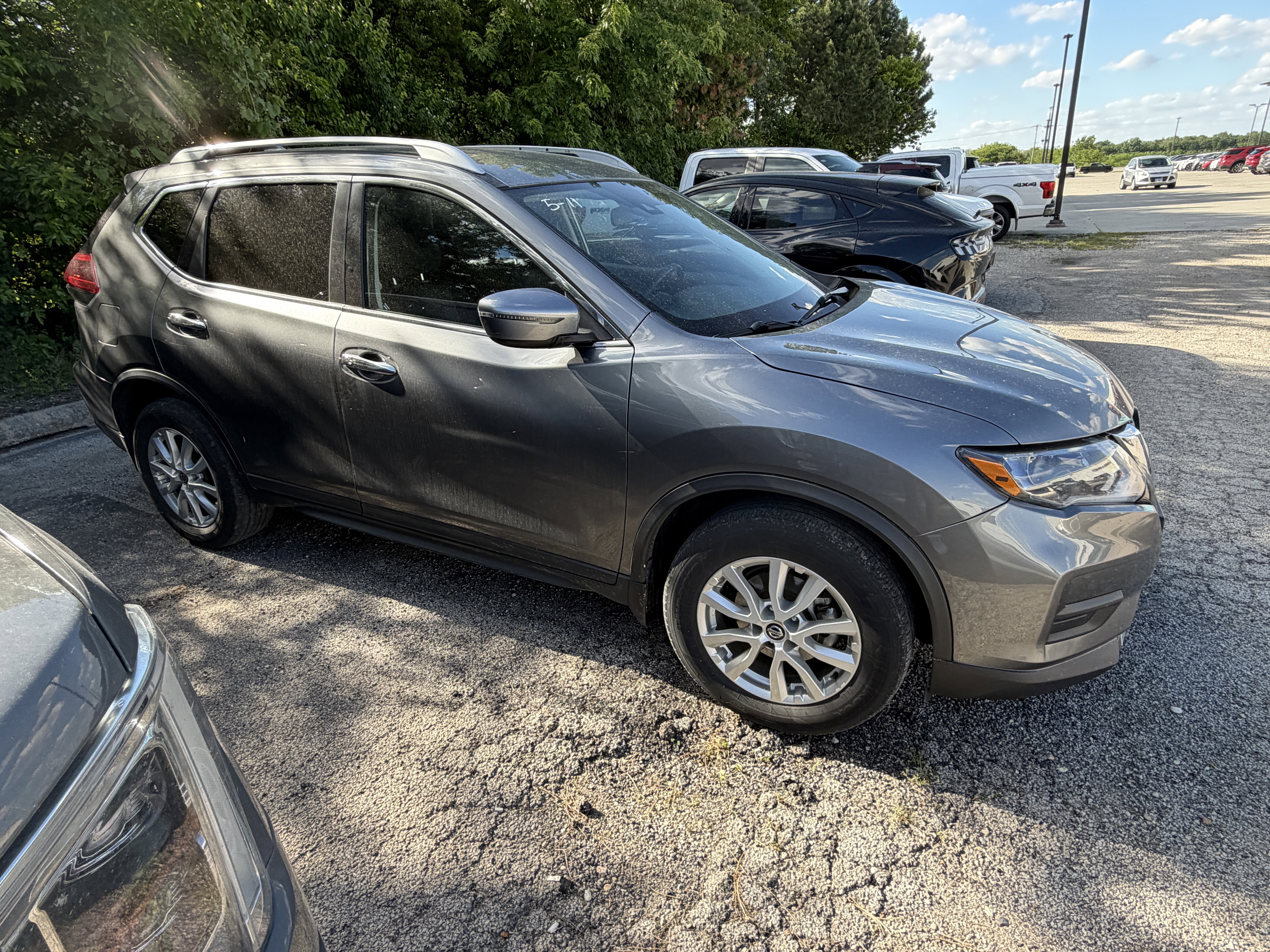 Used 2019 Nissan Rogue SV AWD/4WD image 2