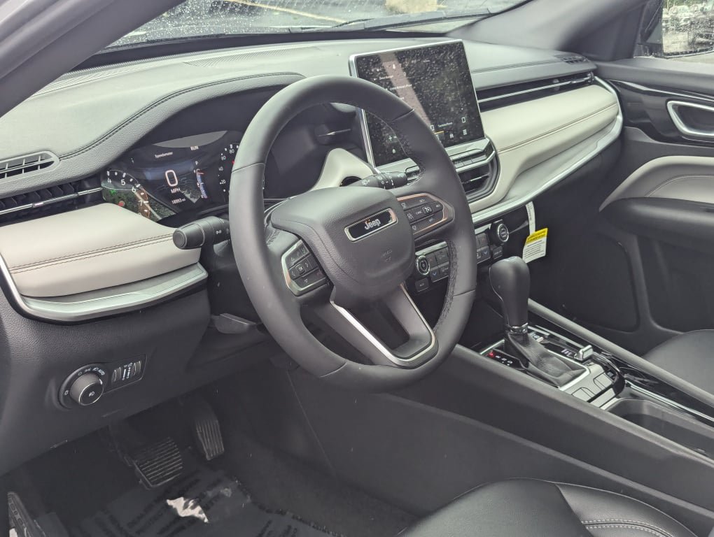 Used 2025 Jeep Compass Limited AWD/4WD image 24