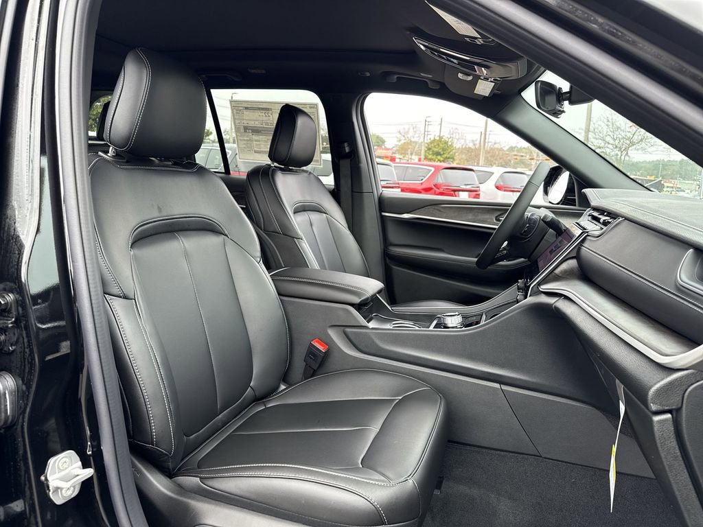 New 2025 Jeep Grand Cherokee Limited w/ Trailer Tow Package image 28