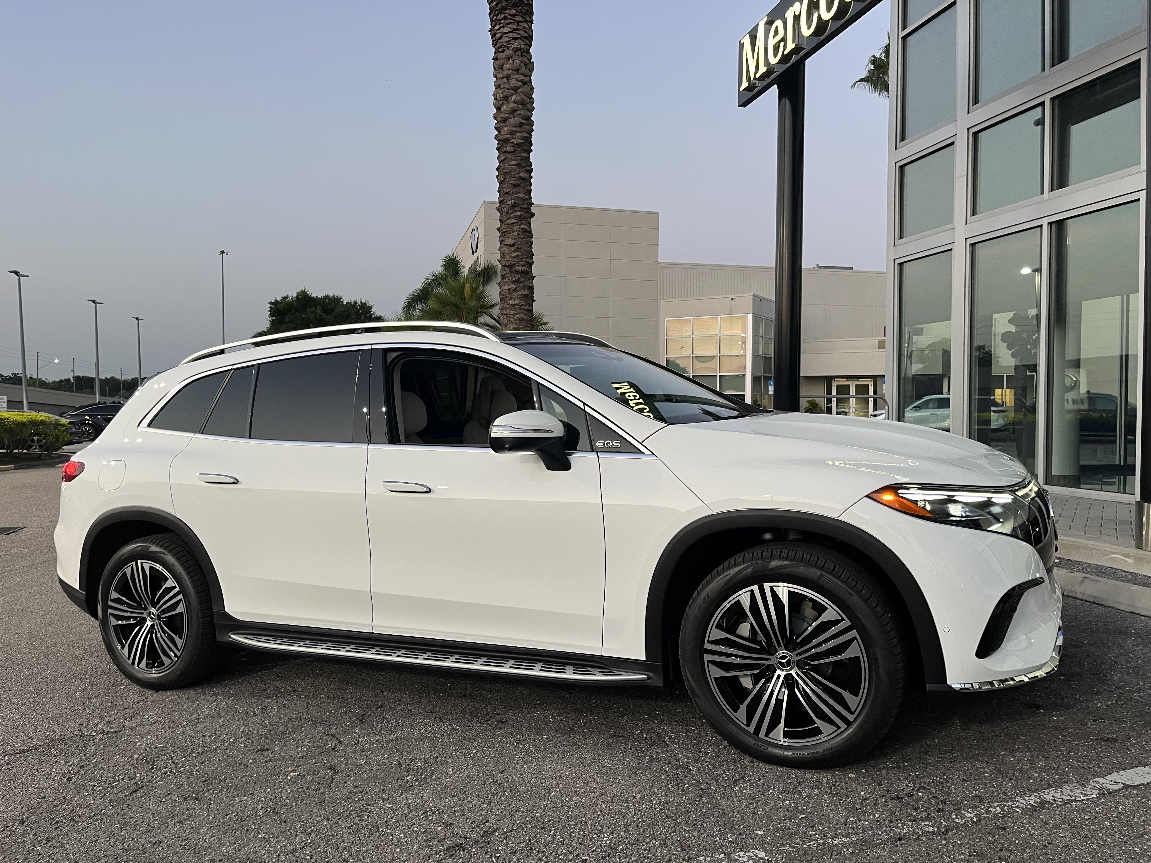 New 2026 Mercedes-Benz EQS 400 4MATIC SUV image 7