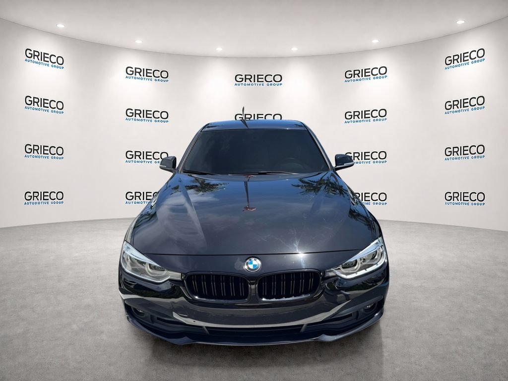 Used 2018 BMW 320i Sedan RWD image 2