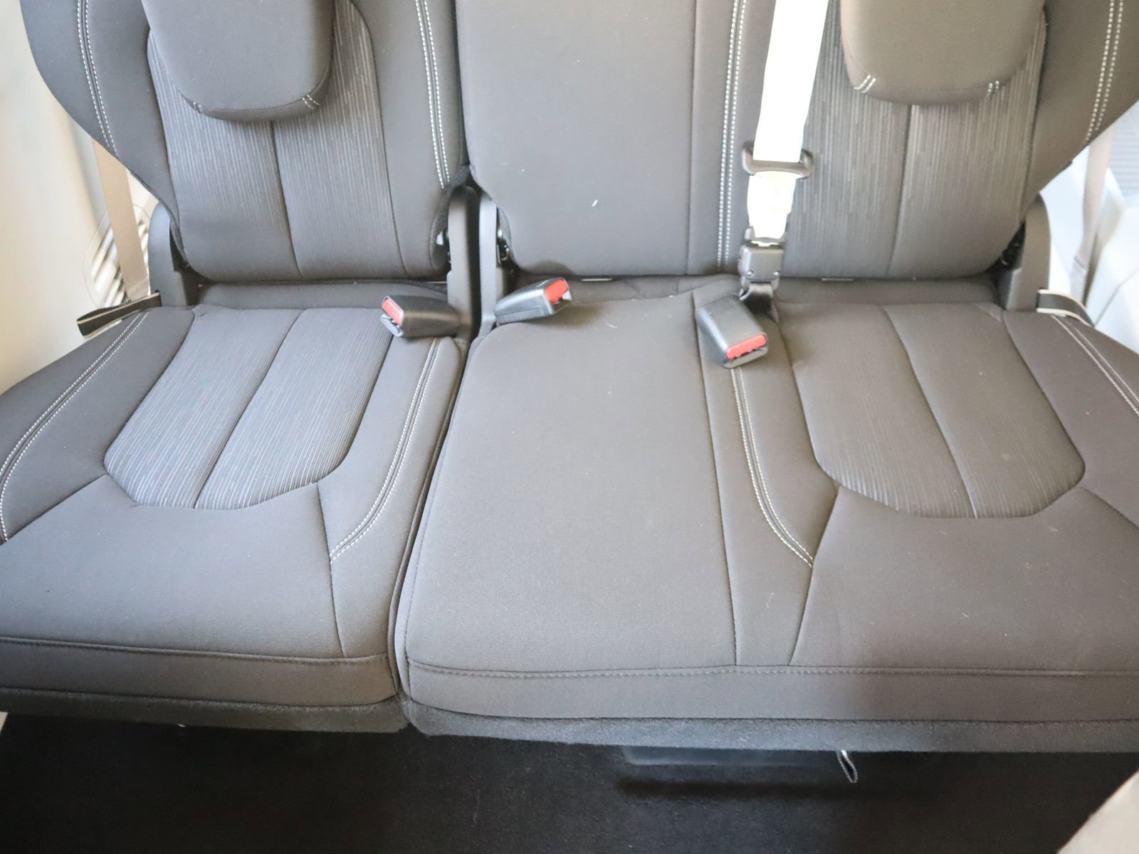 Used 2024 Chrysler Voyager LX image 47