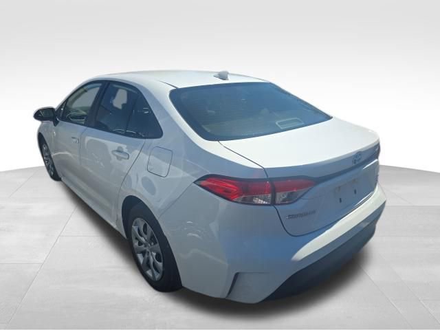Used 2025 Toyota Corolla LE image 3