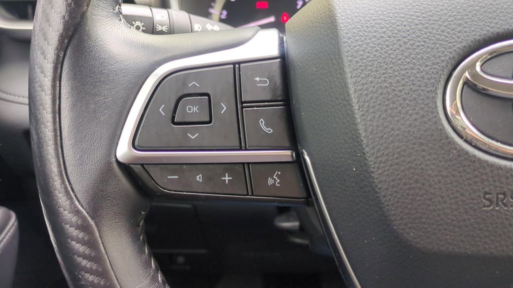 Used 2020 Toyota Highlander XLE FWD image 21