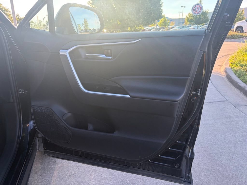 Used 2025 Toyota RAV4 XLE AWD/4WD image 20