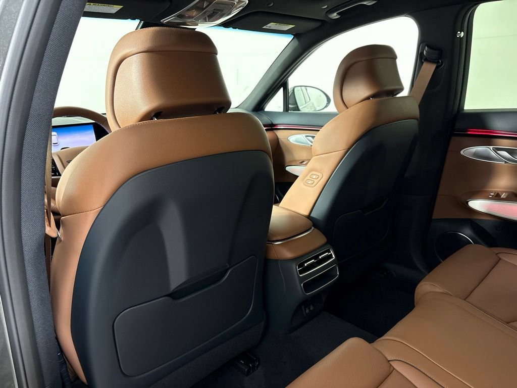 New 2027 Genesis GV70 2.5T Advanced AWD/4WD image 19
