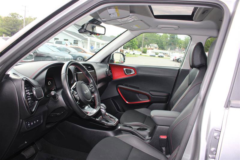 Used 2023 Kia Soul GT-Line image 11