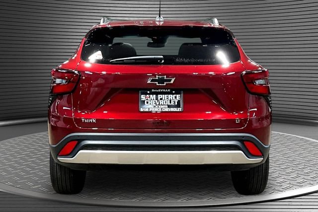 Used 2025 Chevrolet Trax LT w/ Driver Confidence Package FWD image 5