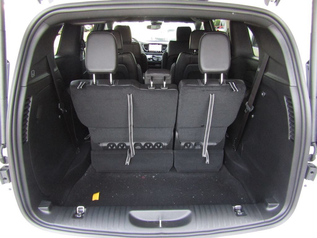 New 2027 Chrysler Pacifica Select FWD image 31