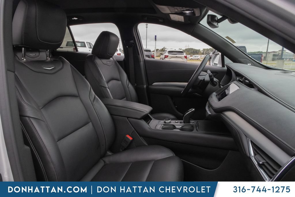 Used 2020 Cadillac XT4 Premium Luxury w/ Cold Weather Package AWD/4WD image 21