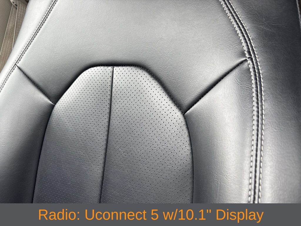 Used 2023 Chrysler Pacifica Touring-L FWD image 6