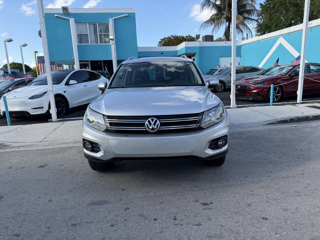 Used 2012 Volkswagen Tiguan SEL FWD image 2
